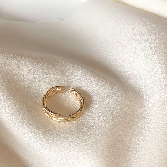 Atmosphere Adjustable Twist Metal Ring