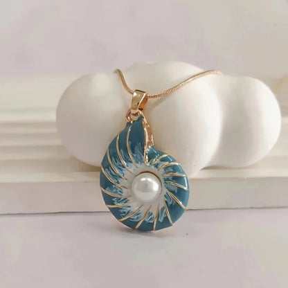 Dripping Conch Baroque Pearl Necklace